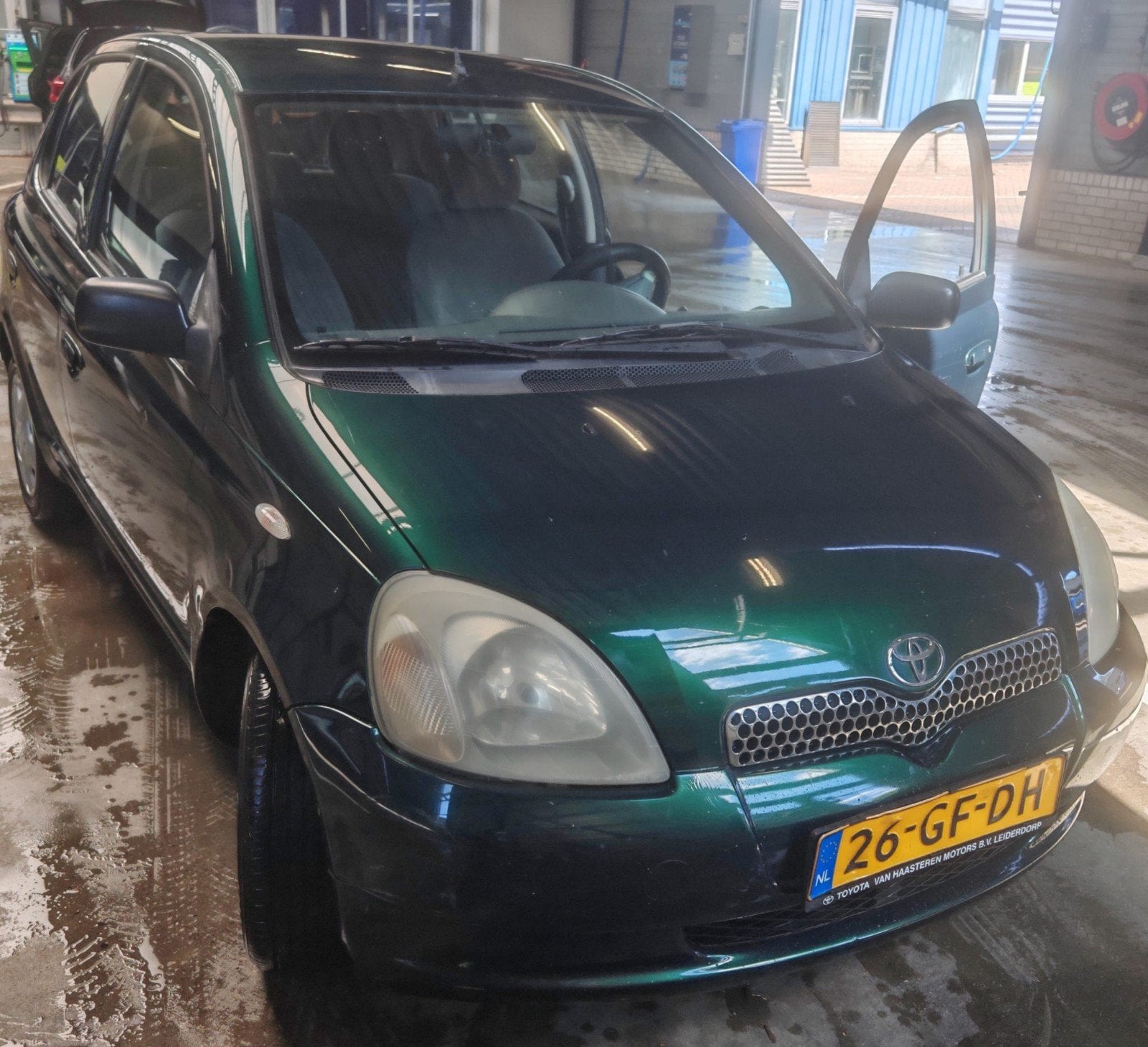 Toyota Yaris 1.3 16V Vvt-i 5DR S-line 2000 Groen, Voorwielaandrijving, 1299 cc, Stof, 31 €/maand