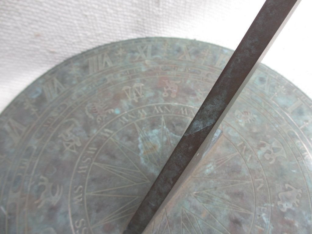 Vintage PLATTE BRONZEN ZONNEWIJZER diam. 30 cm, Tuin en Terras, Zonnewijzers, Ophalen of Verzenden, Gebruikt