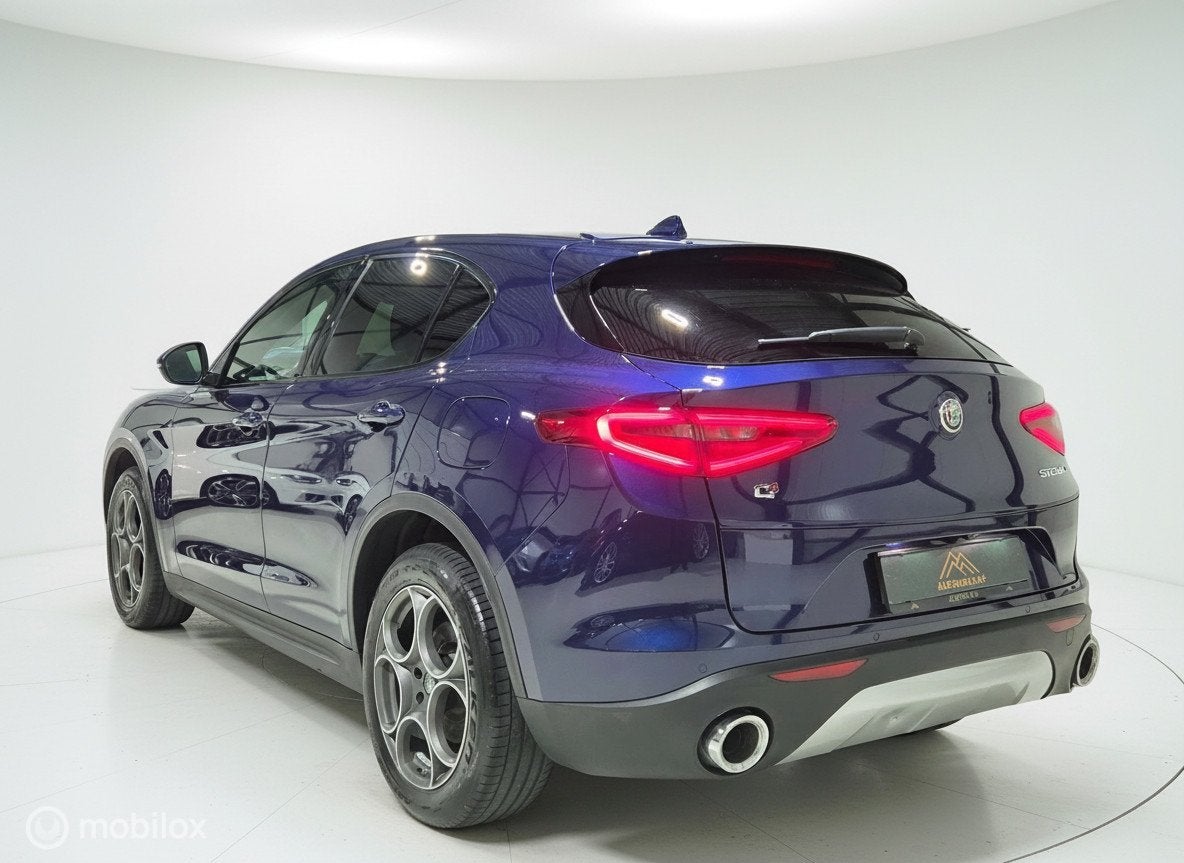 Alfa Romeo Stelvio 2.0 T 280PK Q4 AWD Super Veloce Pack|Keyl, Automaat, Zwart, 4 cilinders, Blauw