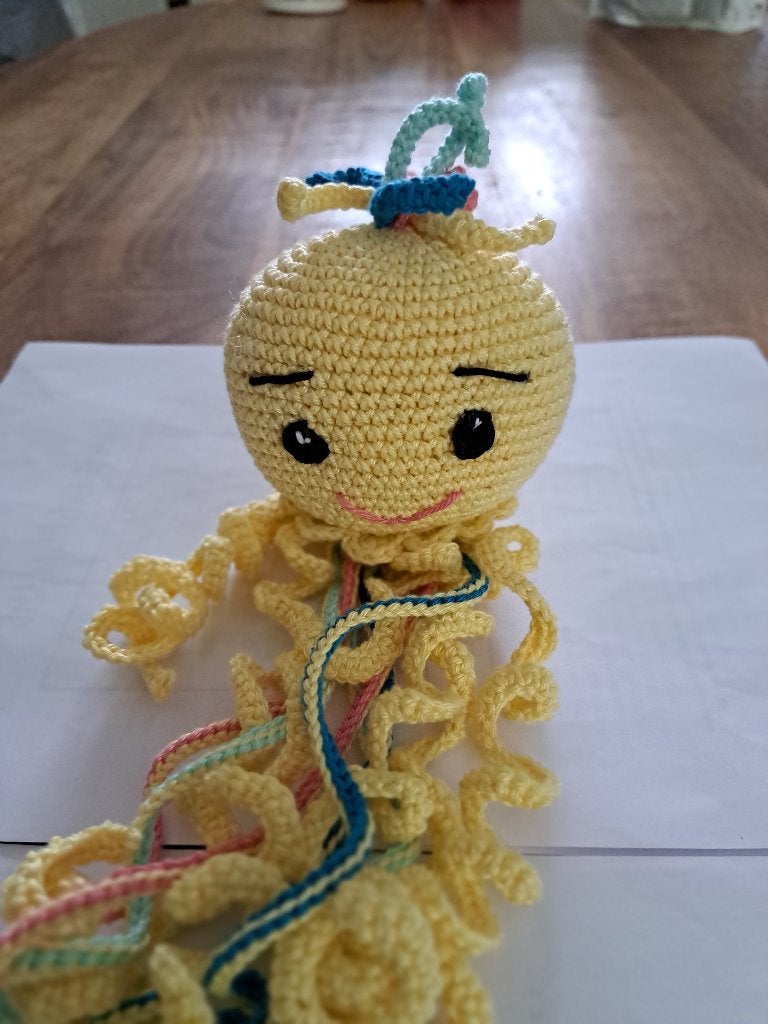 Kwal knuffel voor baby vrolijk zacht gehaakt, Overige karakters, Nieuw, Ophalen of Verzenden, Meerkleurig