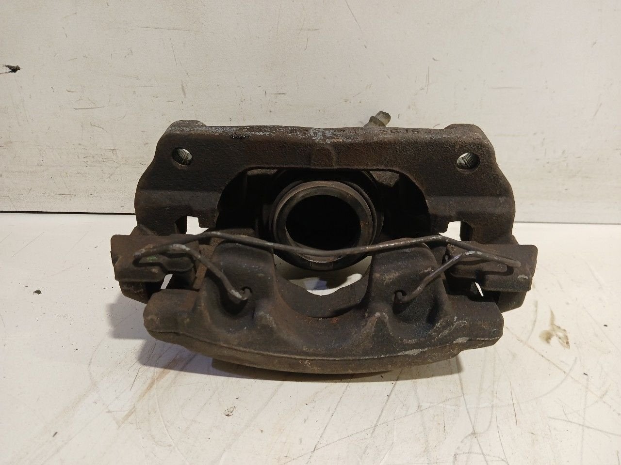 Remklauw links voor Dacia Duster, Onderdelen@venauto.nl, Gebruikt, Ettenseweg 76, 4706 PB Roosendaal, The Netherlands, Herkomst onderdeel bekend