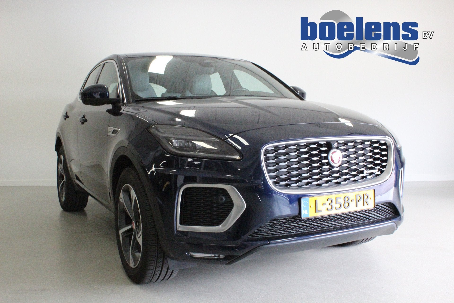 Jaguar E-Pace 1.5 P300e AWD R-Dynamic SE | STOEL-VERW | BLIN, Dealer onderhouden, Bedrijf, Hybride Elektrisch/Benzine, 147 €/maand