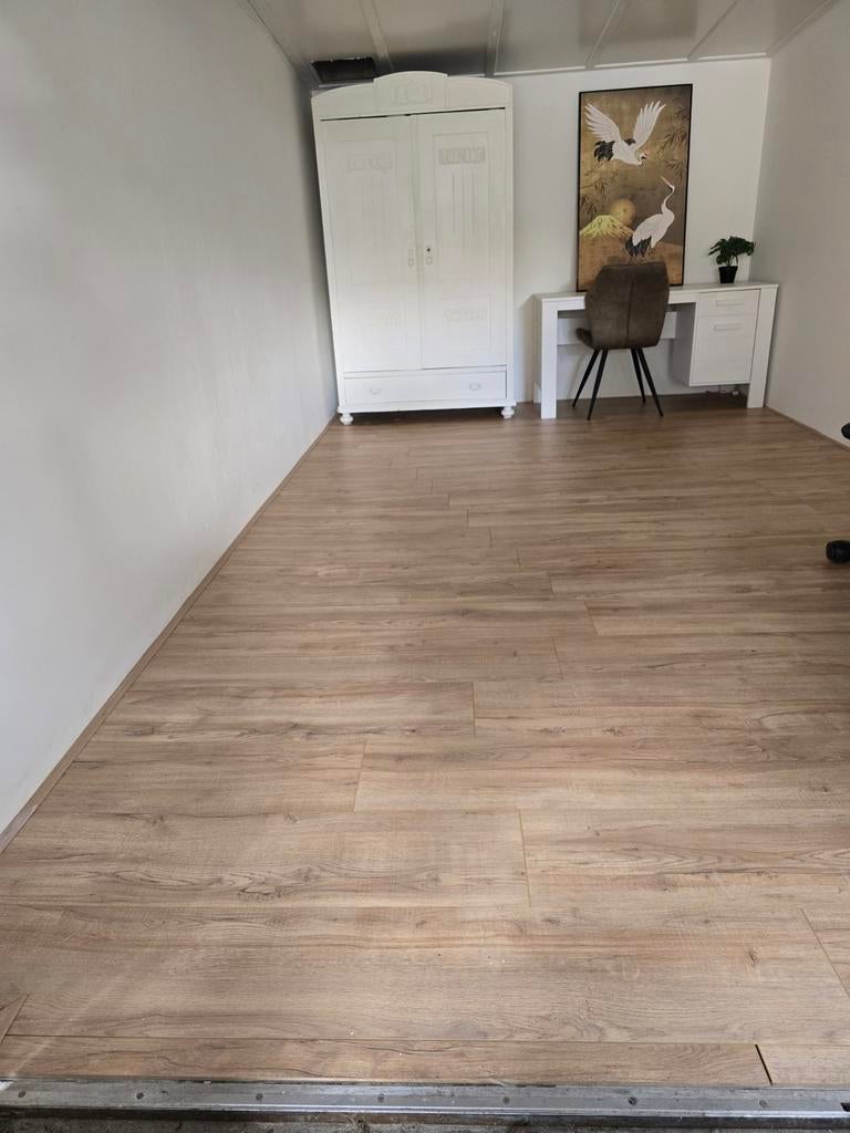 Laminaat 13 m² - 8 mm dik - Slechts 2 jaar oud, Bruin, Ophalen of Verzenden, Zo goed als nieuw, 10 tot 25 m²