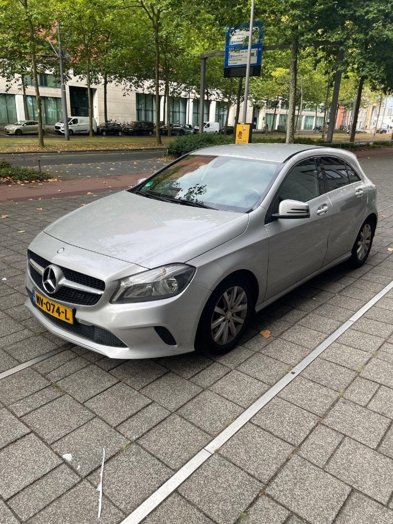 Mercedes-Benz A-Klasse A180 BE 122pk 2017 Grijs, Voorwielaandrijving, 4 cilinders, Leder en Stof, 122 pk