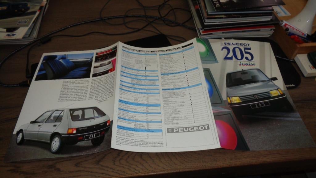 Folder PEUGEOT 205 JUNIOR  ,  1988, Verzenden, Gelezen, Peugeot