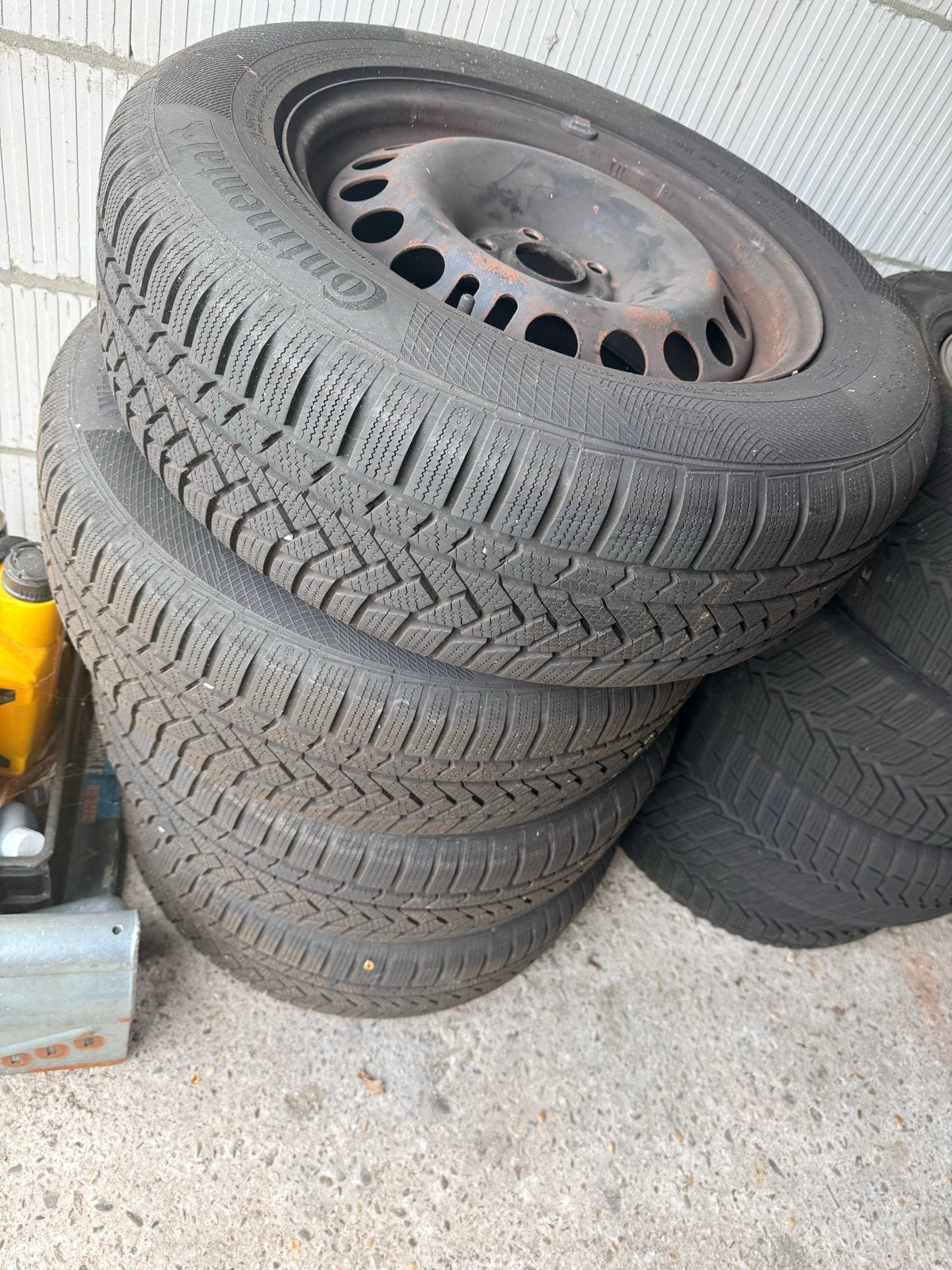 Continental Winterbande op stalen velg - 215/65 R16 DOT 1742, Auto-onderdelen, 16 inch, Banden en Velgen, Personenwagen, Gebruikt