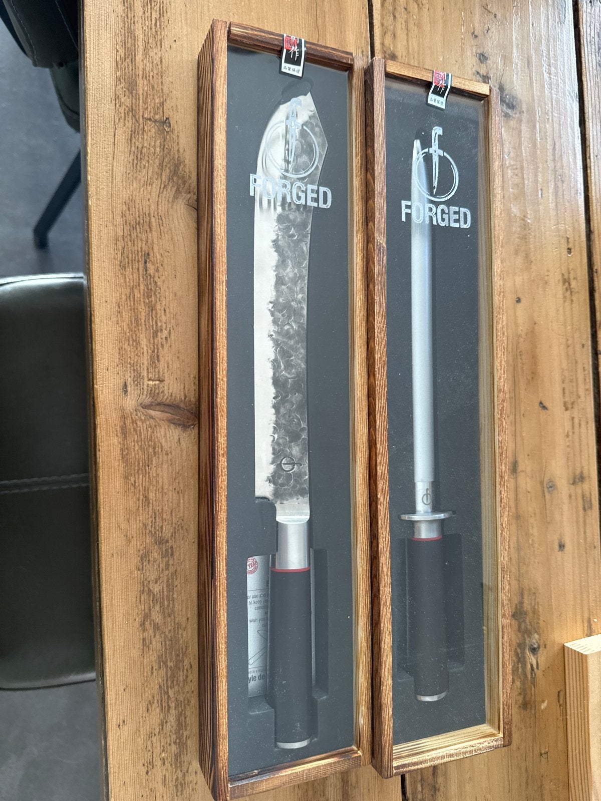 FORGED vleesmes en Aanzetstaal - Nieuw in doos, Los bestek, Nieuw, Rvs of Chroom, Overige merken