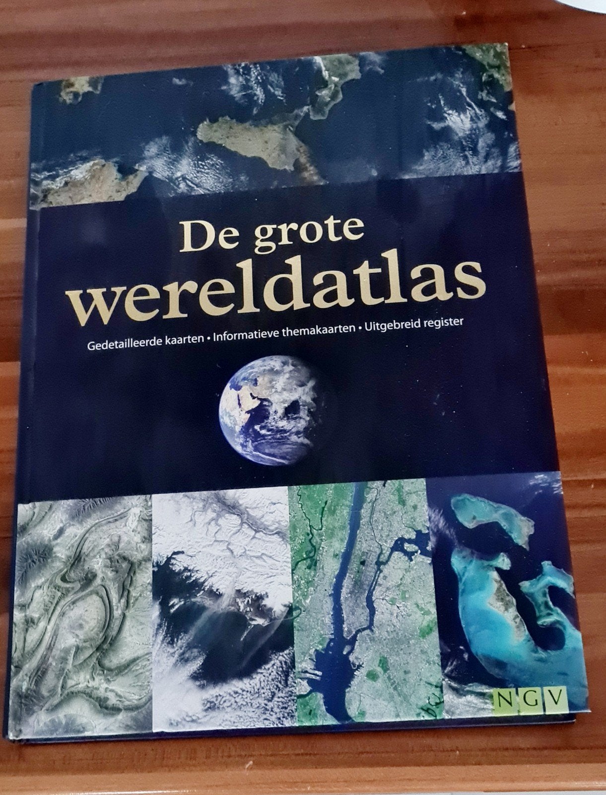 Te koop aangeboden: De Grote Wereldatlas in nette staat te k, Ophalen, 1800 tot 2000, Wereld, Landkaart