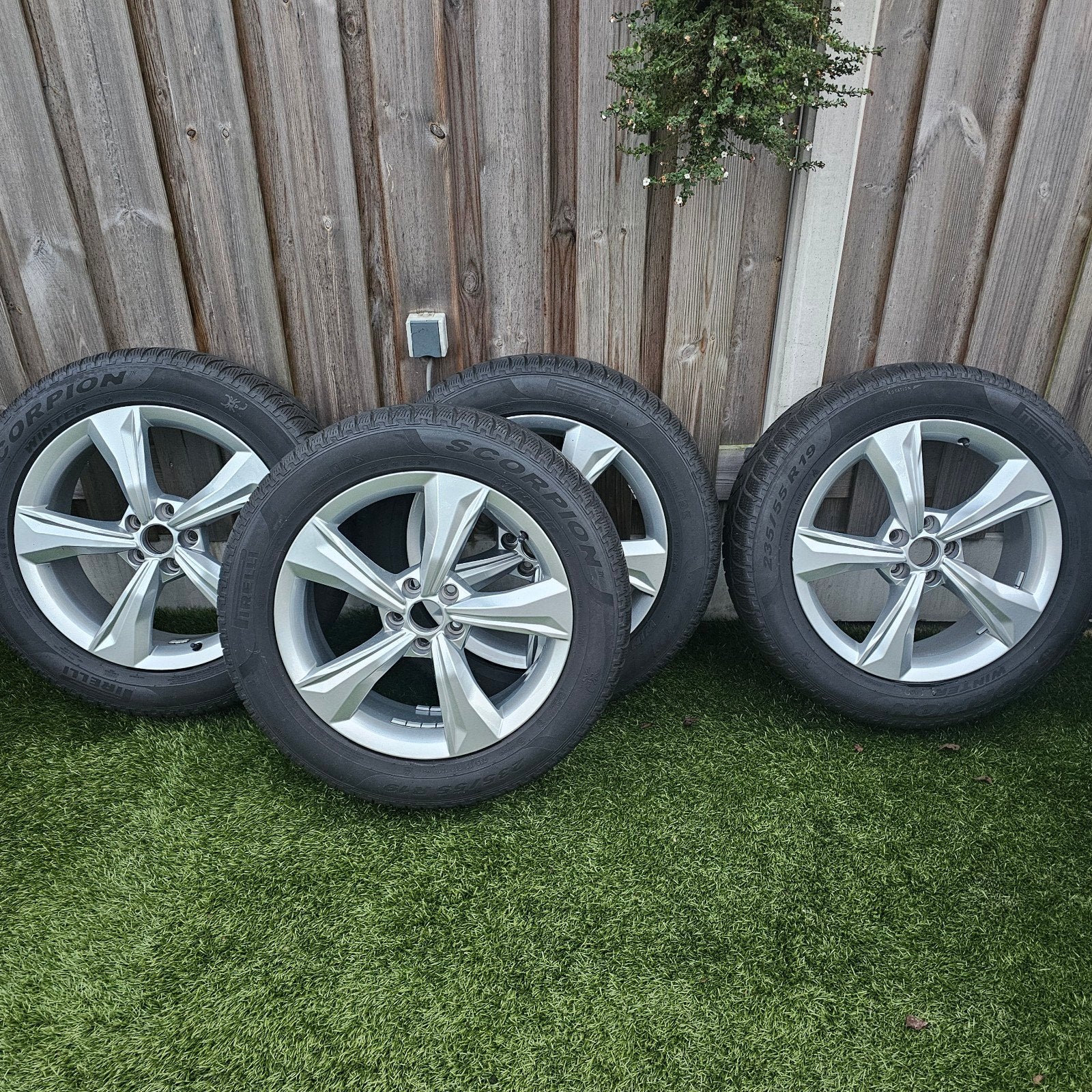 Set Velgen Audi Q5 +Pirelli Scorpion Winterbanden, Gebruikt, Banden en Velgen, Winterbanden, 235 mm