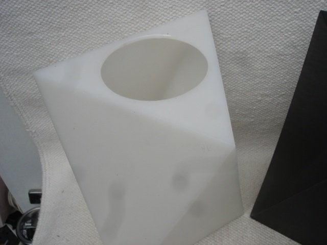 2 stuks Delta II vazen by WET, Kunststof, Gebruikt, 21 cm, Meerkleurig