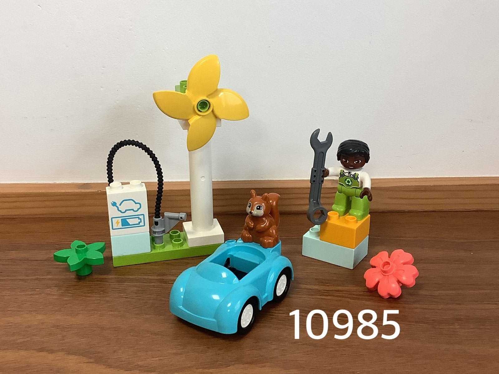 Duplo windmolen en elketrische auto 10985 (compleet) 1, Ophalen of Verzenden, Zo goed als nieuw, Complete set, Duplo