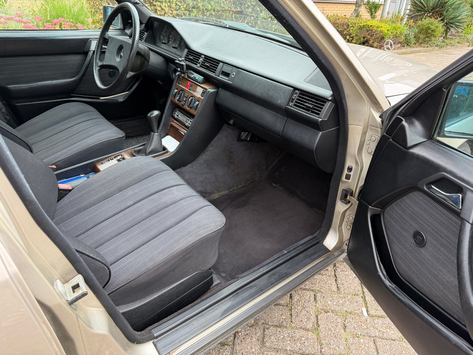 Mercedes-Benz W124, 230 E, Auto's, Achterwielaandrijving, Overige modellen, 1290 kg, Handgeschakeld