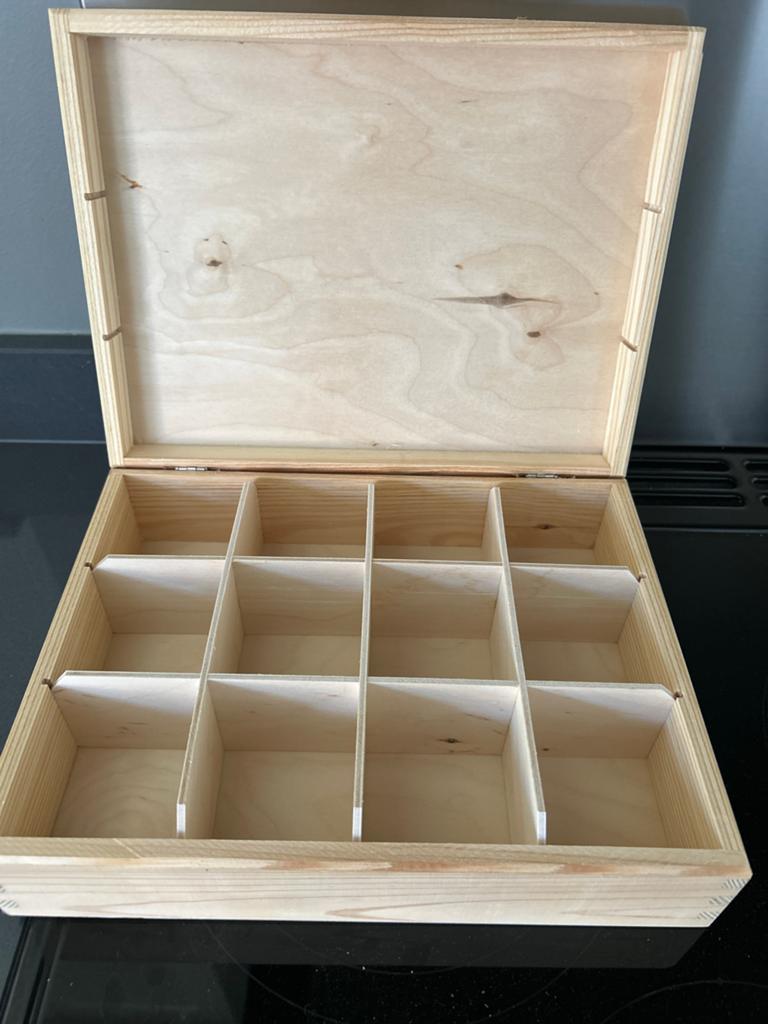 Blanke houten theedoos met 12 vakken, Ophalen of Verzenden, Nieuw, Overige houtsoorten, Minder dan 50 cm
