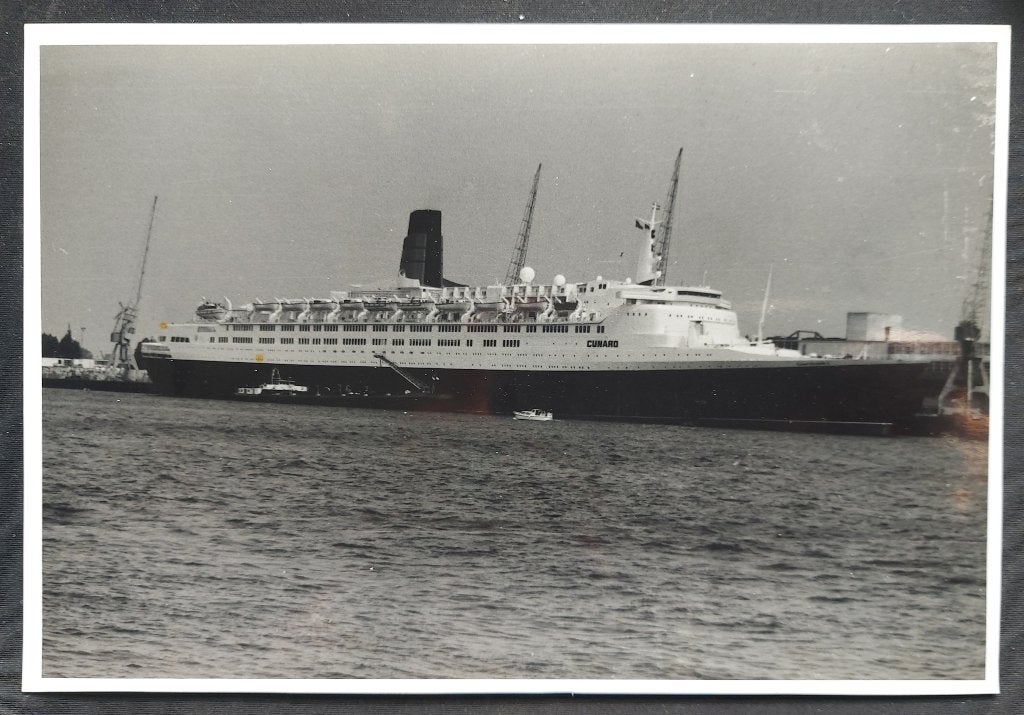 Prachtige zw/wit foto vd cunard Queen Elisabeth 2, Ophalen of Verzenden, Zo goed als nieuw, Kaart, Foto of Prent