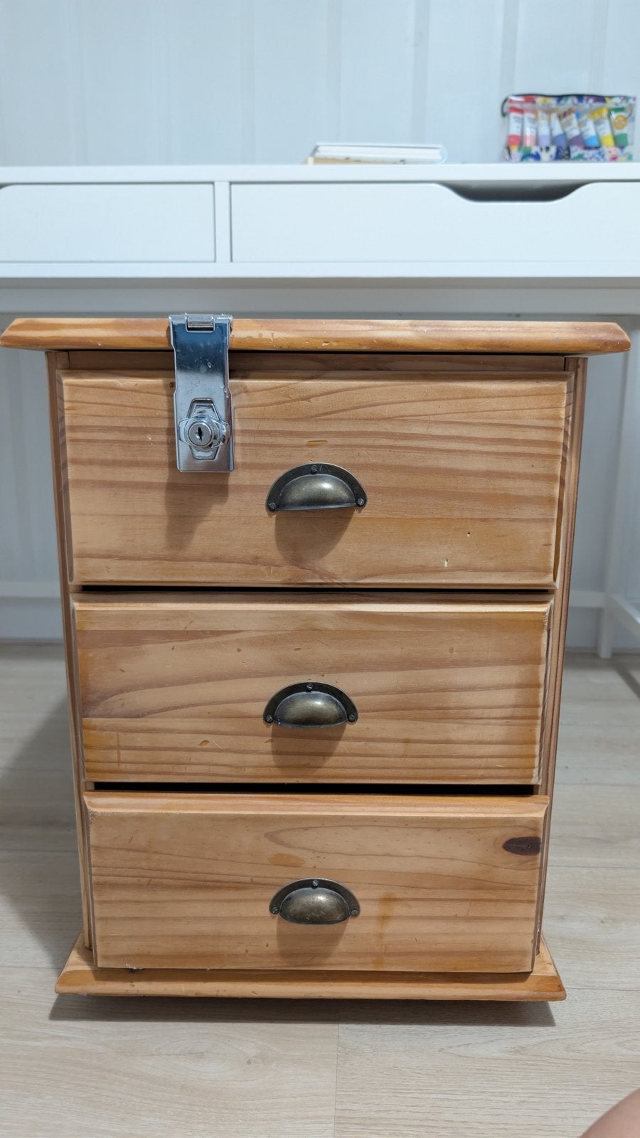 Houten ladekastje met 3 laden en slot, Huis en Inrichting, Ophalen, Minder dan 50 cm, Gebruikt, 3 of 4 laden