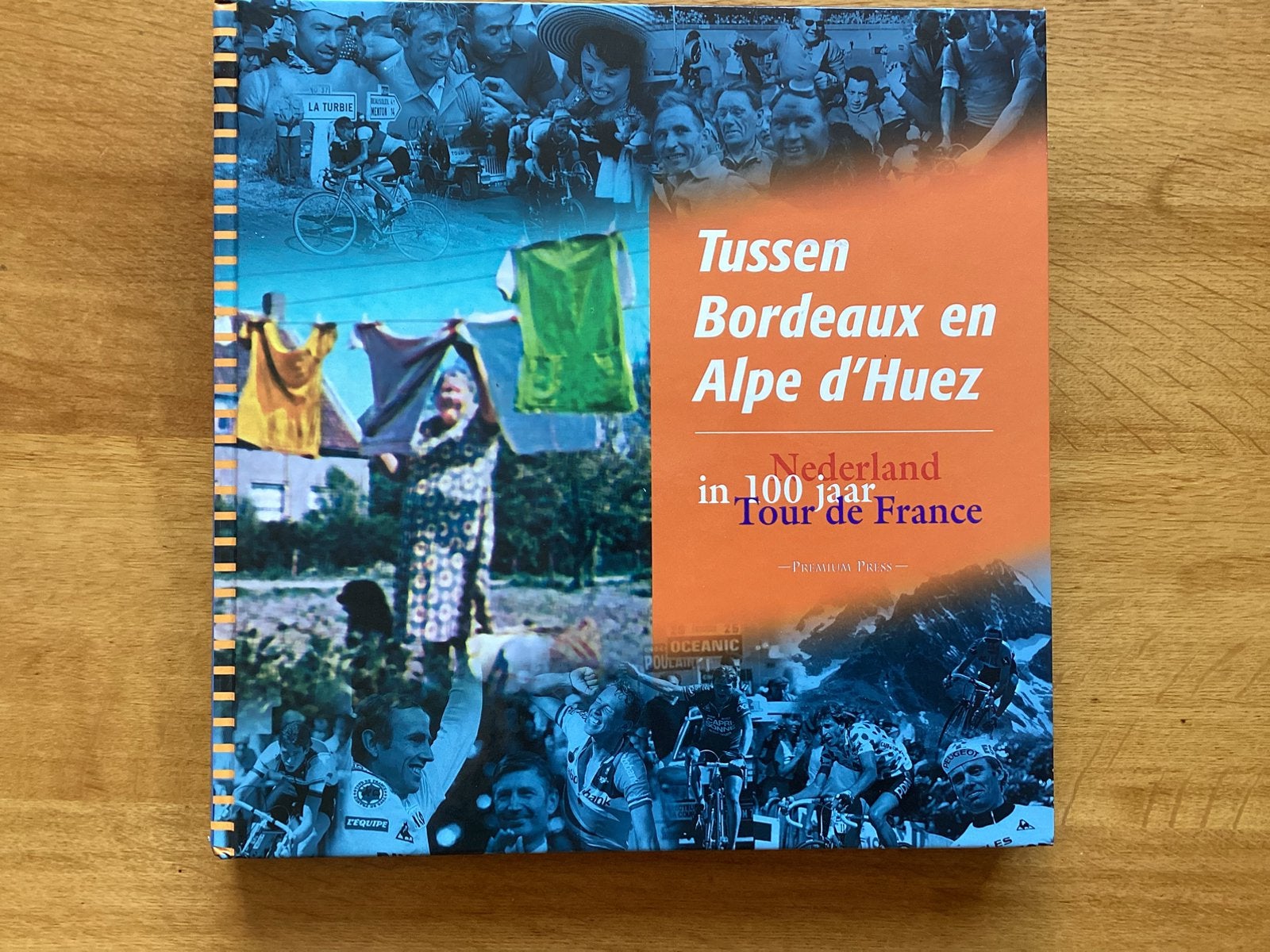 Bert Wagendorp - Tussen Bordeaux en Alpe d'Huez, Lopen en Fietsen, Ophalen of Verzenden, Zo goed als nieuw, Bert Wagendorp