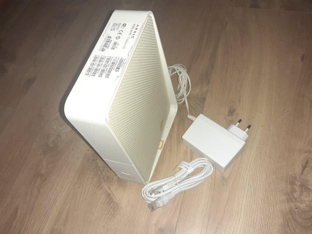 Arris Touchstone TG2492LG Router met modem, Ophalen, Gebruikt, Router met modem, Arris