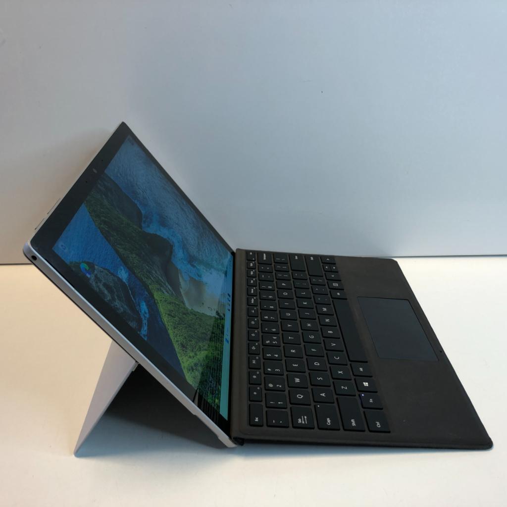 Microsoft Surface Pro 7 Plus | 256GB | 8GB | Nette Staat!, Microsoft, Zo goed als nieuw, Support@microsoft.com, Microsoft Corporation
One Microsoft Way
Redmond, WA 98052-6399
USA