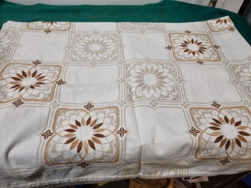 tafelkleed geborduurd met patroon, Huis en Inrichting, Ophalen of Verzenden, 'T Olde Gre-j, Info@toldegrej.nl, Endepoelstraat 20f Didam