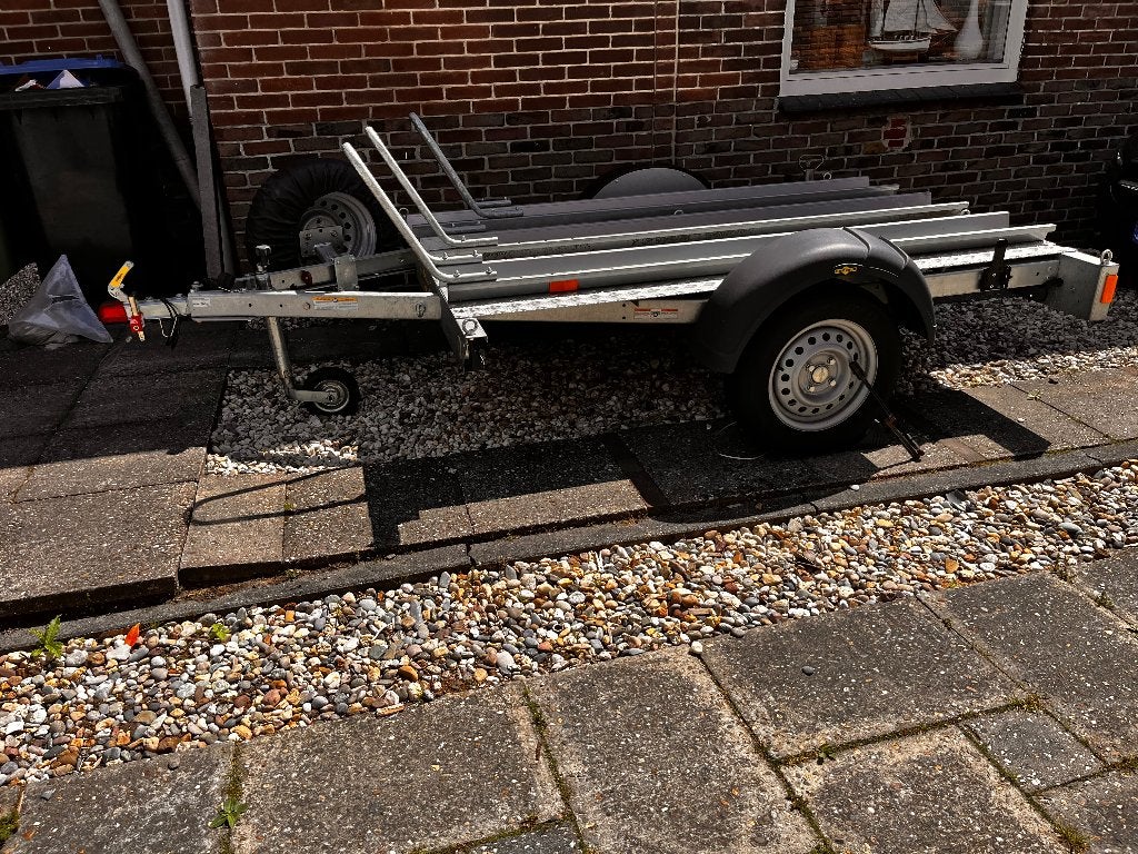 Motortrailer te huur; max. 3 motoren. Ongeremd, B-rijbewijs., Aanhangwagen
