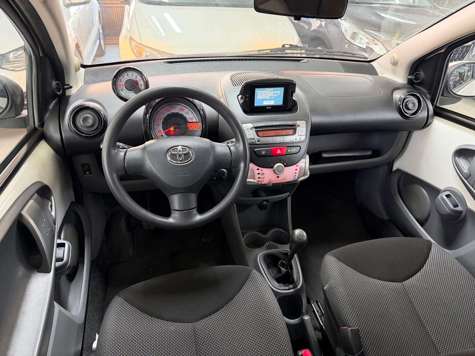Toyota Aygo 1.0-12V Dynamic Navigator | Airco, Voorwielaandrijving, Euro 5, Gebruikt, 4 stoelen