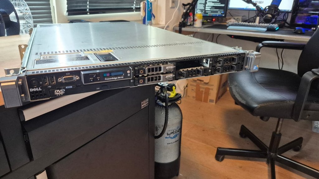 Dell PowerEdge R610 - 2x Xeon E5620 - 64GB RAM, Refurbished, Dell Inc., One Dell Way, Round Rock, TX 78682, Verenigde Staten (EU-vertegenwoordiging via Dell Products Europe B.V., Hoofdkantoor Nederland: Orionstraat 2D, 5015 RN Tilburg)