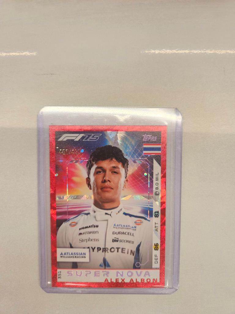 351 super nova alex albon red /499 topps turbo attax f1 2025, Ophalen of Verzenden, Nieuw, Plaatje
