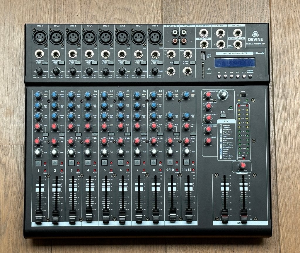 Devine 1202 FX MP 12 kanaals mengtafel met bluetooth., Ophalen of Verzenden, Zo goed als nieuw, 10 tot 20 kanalen, Microfooningang