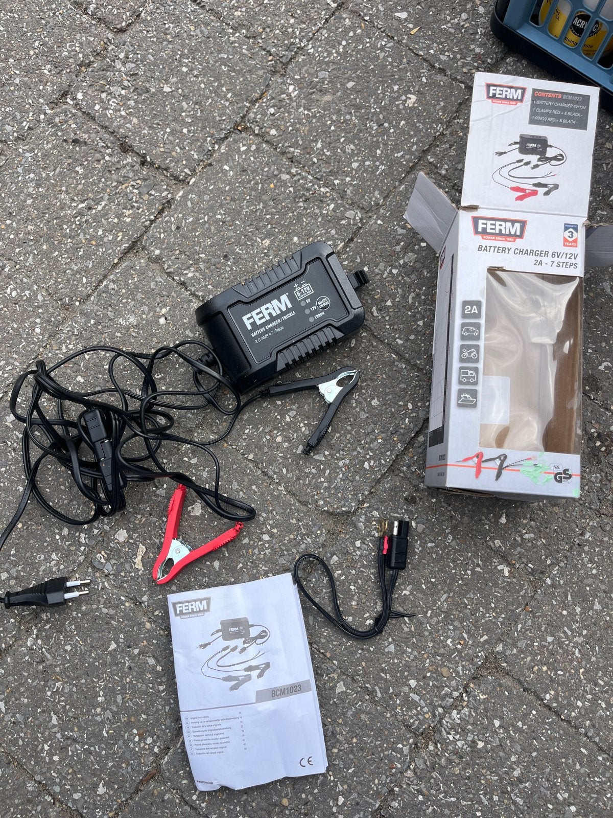 Ferm Acculader 6V/12V - 2A - 7 Stappen, Ophalen of Verzenden, Gebruikt, Universele onderdelen