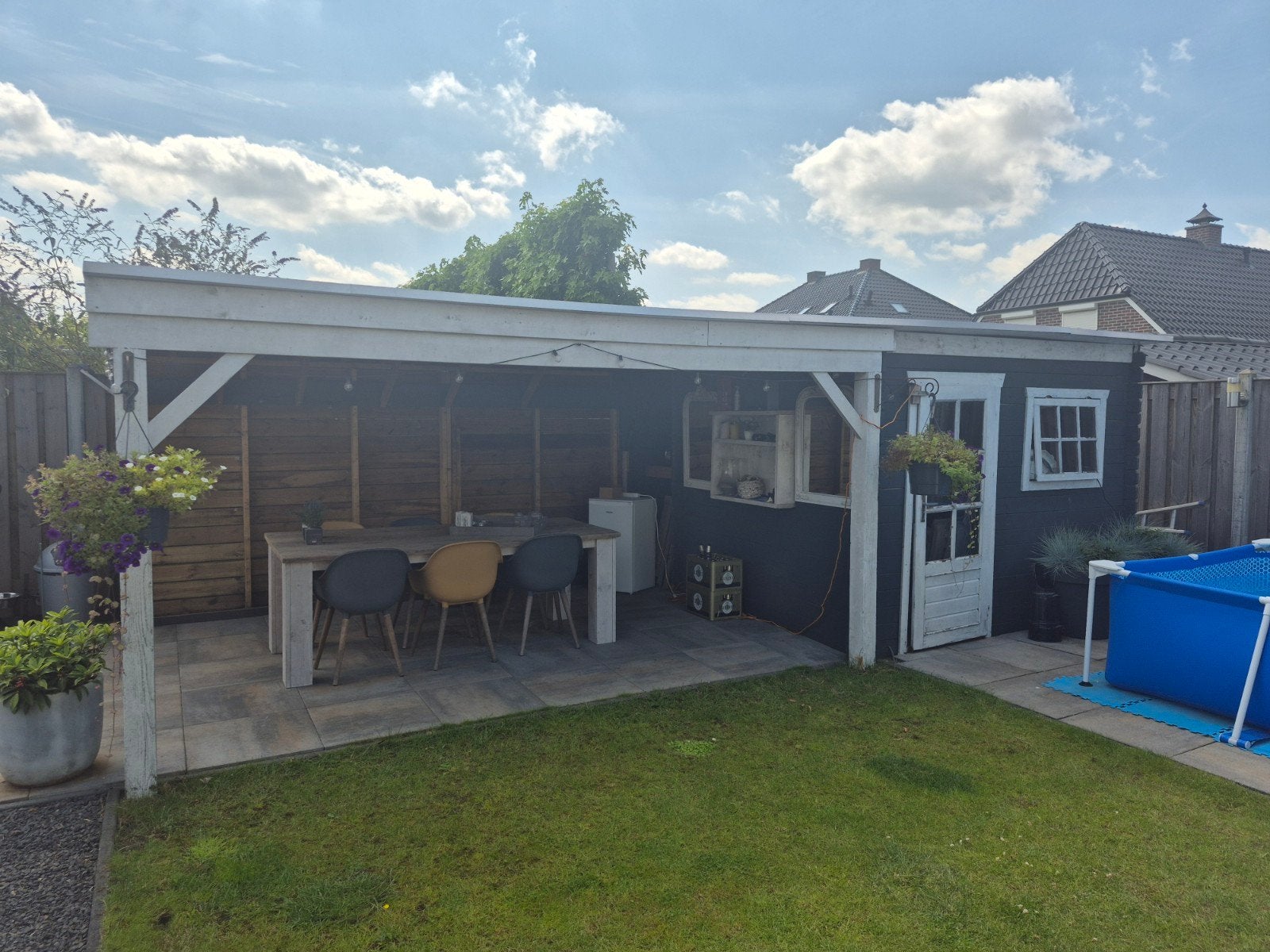 Tuinhuis met overkapping en schuur, Ophalen, Tuinhuis, 1 raam, 500 cm of meer