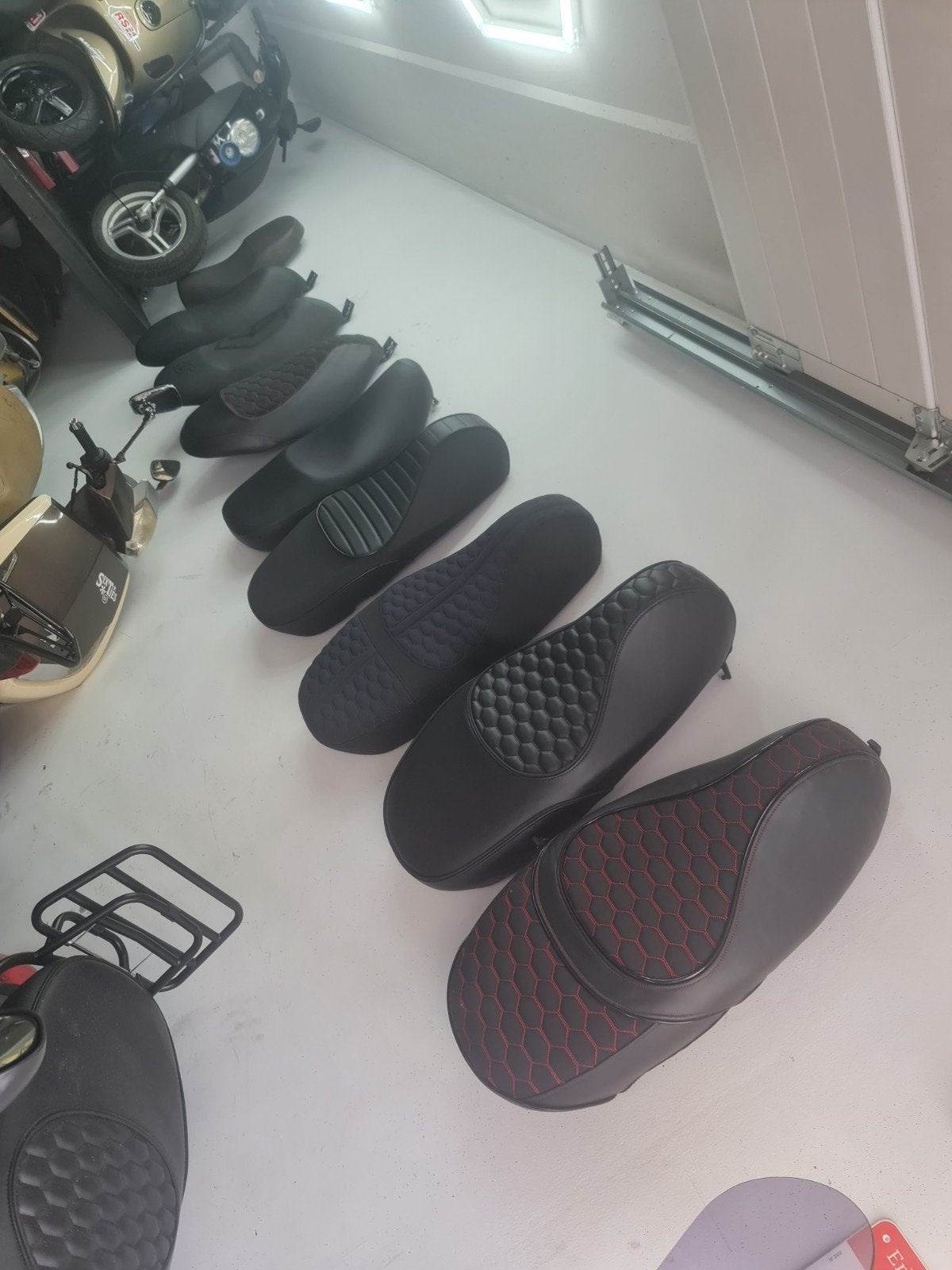 Zadel costum buddy piagio btc lasouris vespa sprint retro, Ophalen of Verzenden
