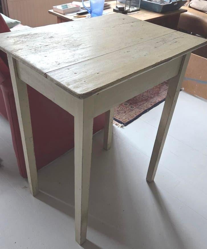 Oud Frans houten Brocante tafeltje in originele kleur en, Antiek en Kunst, Ophalen