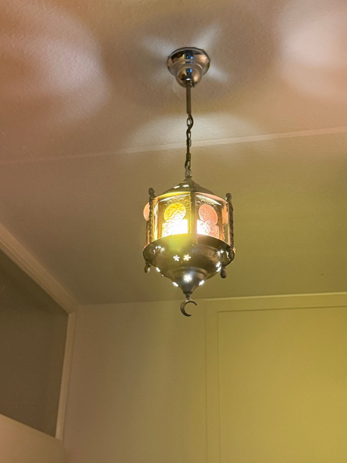 Twee Oosterse hanglampen - Metaal met gekleurd glas, Ophalen of Verzenden, Gebruikt, Metaal, Minder dan 50 cm