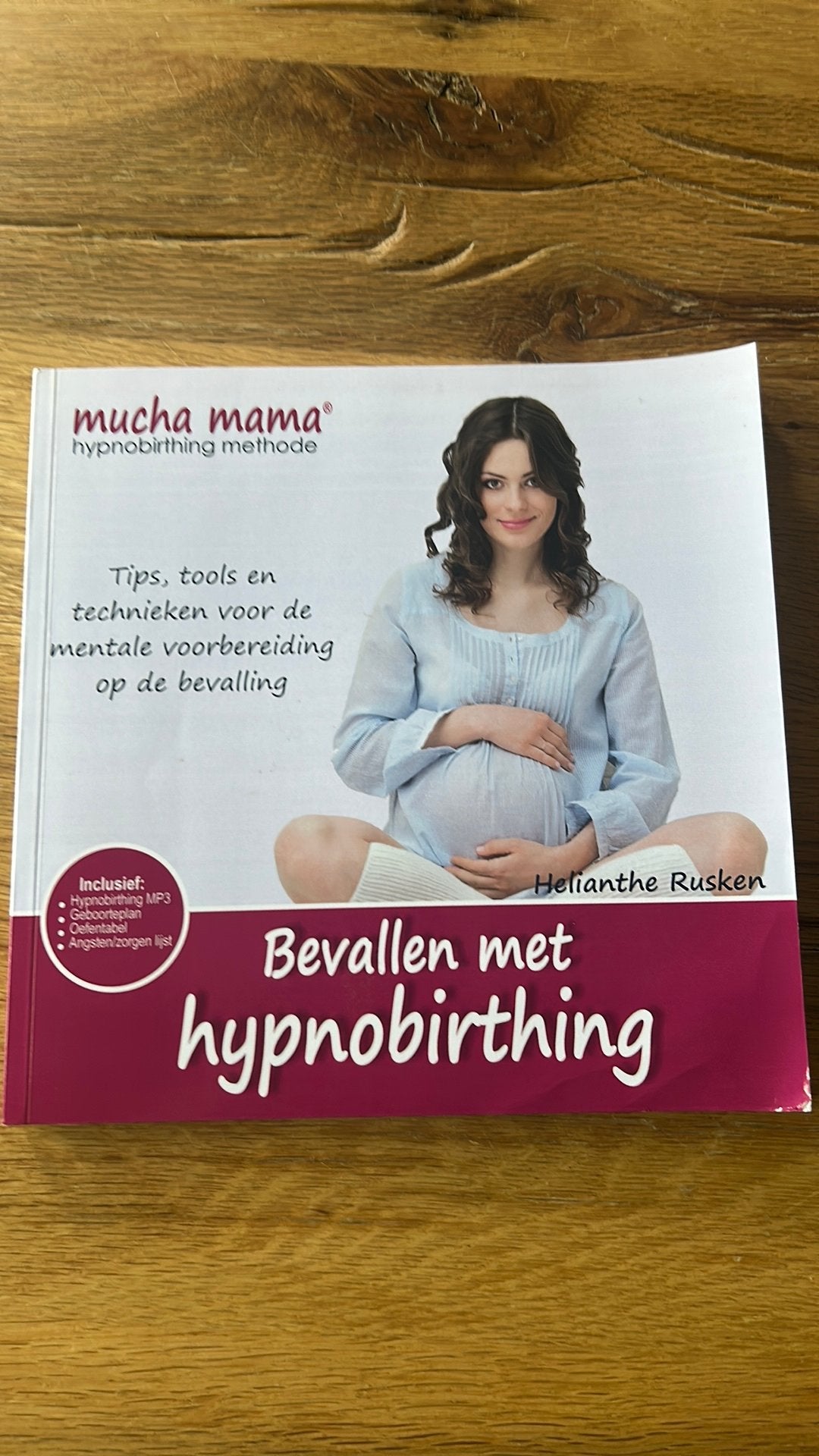 Bevallen met hypnobirthing - Mucha Mama, Sociale wetenschap, Ophalen of Verzenden, Zo goed als nieuw, Helianthe Rusken