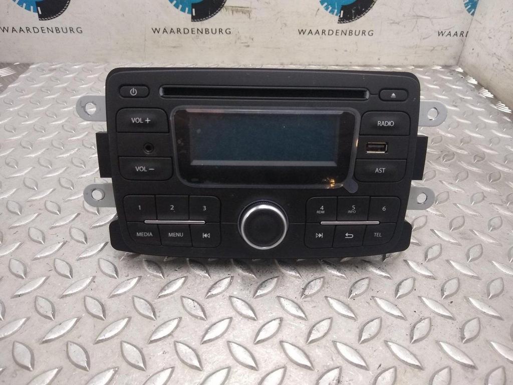 DACIA LOGAN RADIO 2019, Ophalen of Verzenden, Gebruikt, Stiba lid