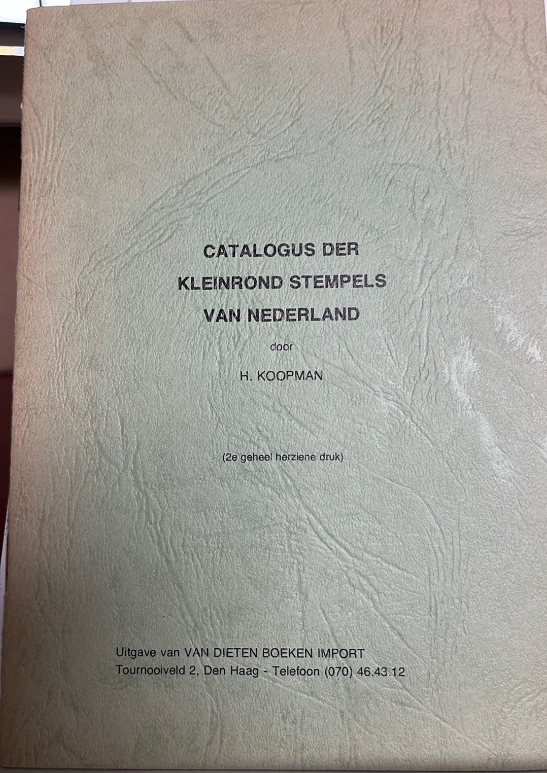 Catalogus kleinrond stempels Nederland 2e herz dr 1975, Ophalen of Verzenden, Catalogus