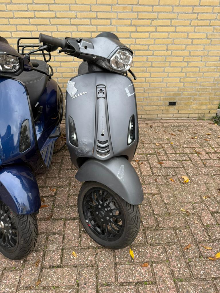 Vespa Sprint 2023 snor schade vespa opknapper 4/5k gelopen, Ophalen, Zo goed als nieuw, Benzine