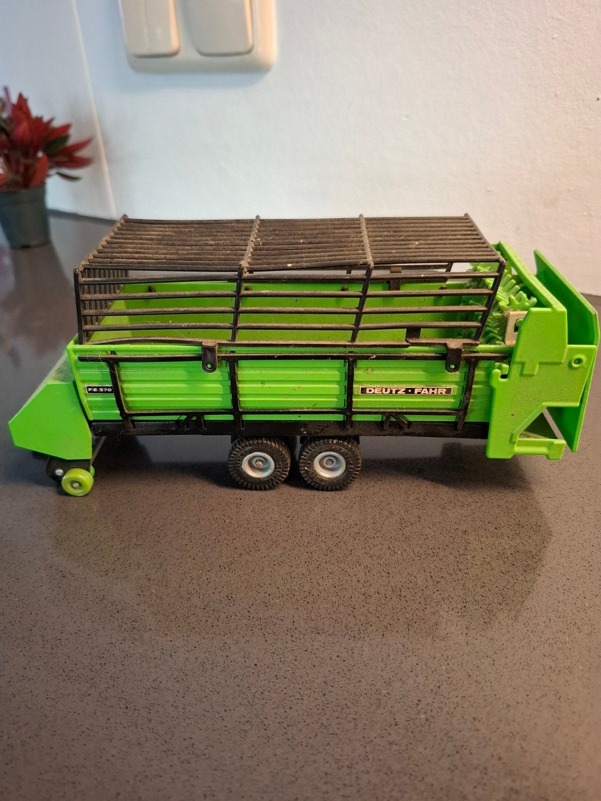 Te koop siku, deutz fhar opraapwagen, Hobby en Vrije tijd, Modelauto's | 1:32, Ophalen of Verzenden, Zo goed als nieuw, Tractor of Landbouw