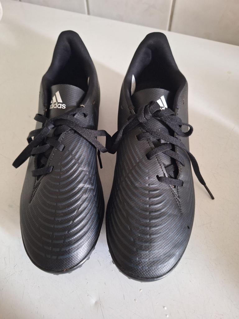 Adidas voetbalschoenen maat 42 - Zo goed als nieuw, Ophalen of Verzenden, Zo goed als nieuw, Schoenen