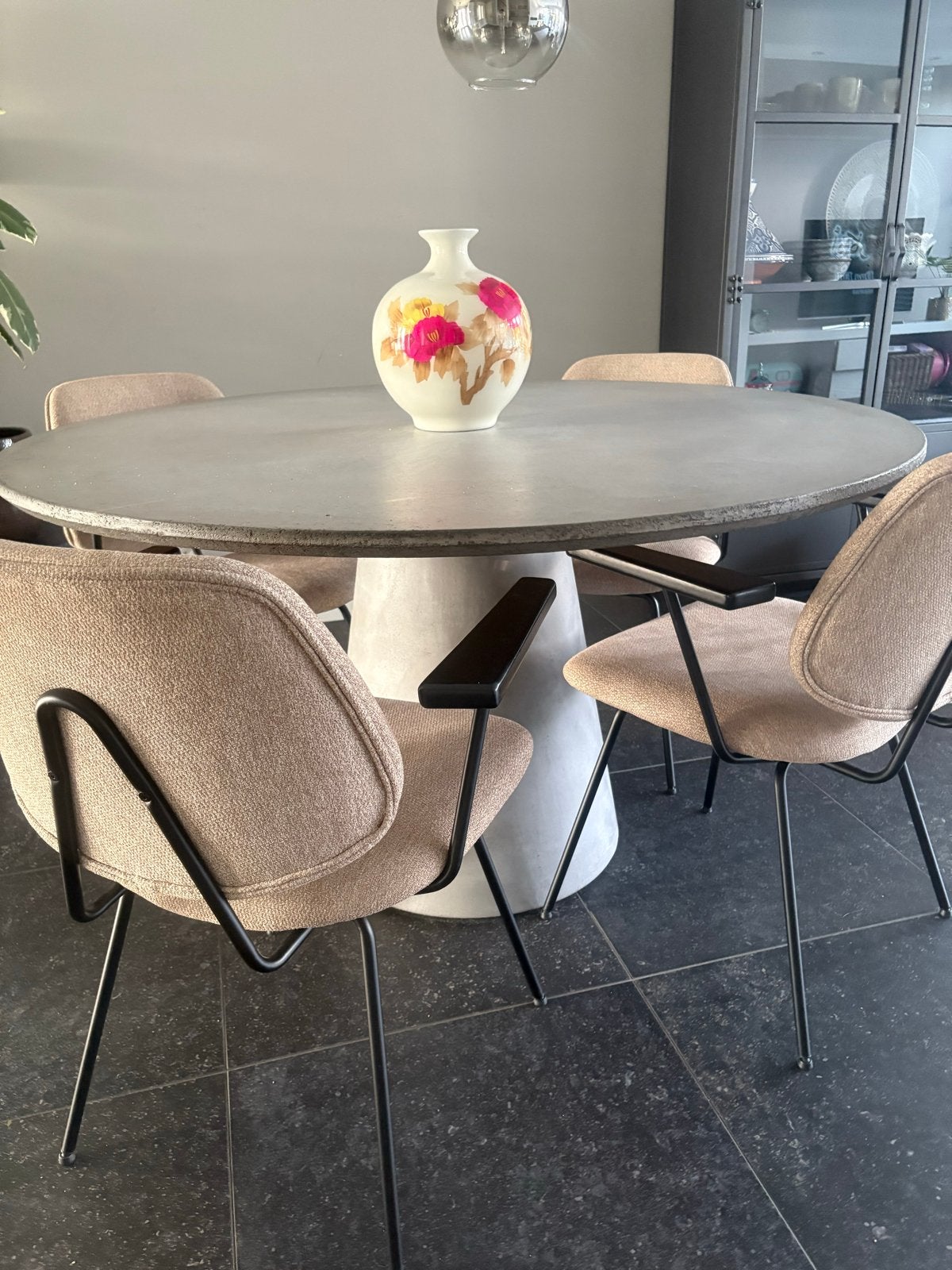 Gossens eettafel Stone rond 140cm met 4 stoelen, Huis en Inrichting, Ophalen, Overige materialen, 100 tot 150 cm, Rond