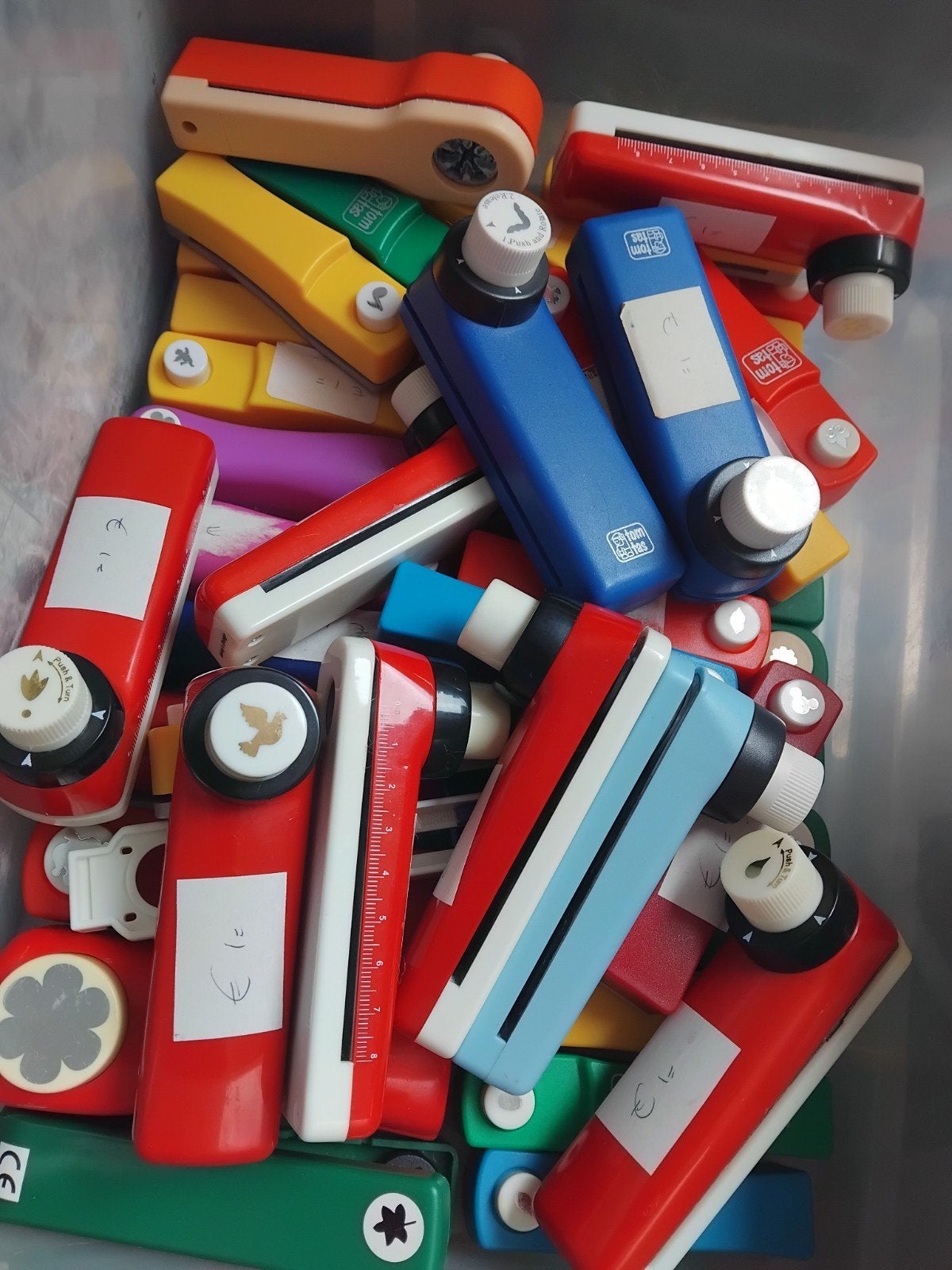 Ca. 45 afstands ponsen voor knutselen, Hobby en Vrije tijd, Gebruikt, Geschikt voor karton, Gereedschap of Toebehoren, Meerkleurig