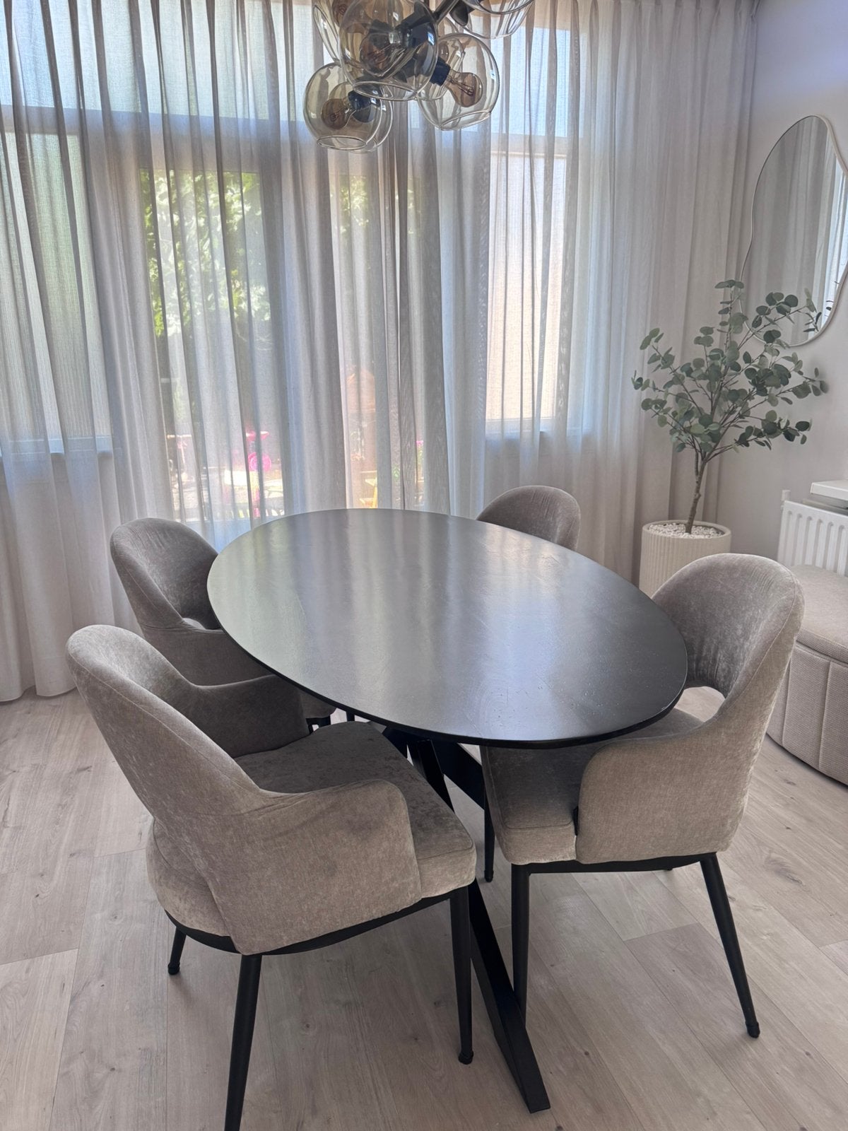 Ovale eettafel met beige stoelen, Ophalen, Gebruikt, Japandi, beige, 4 tot 6 stoelen