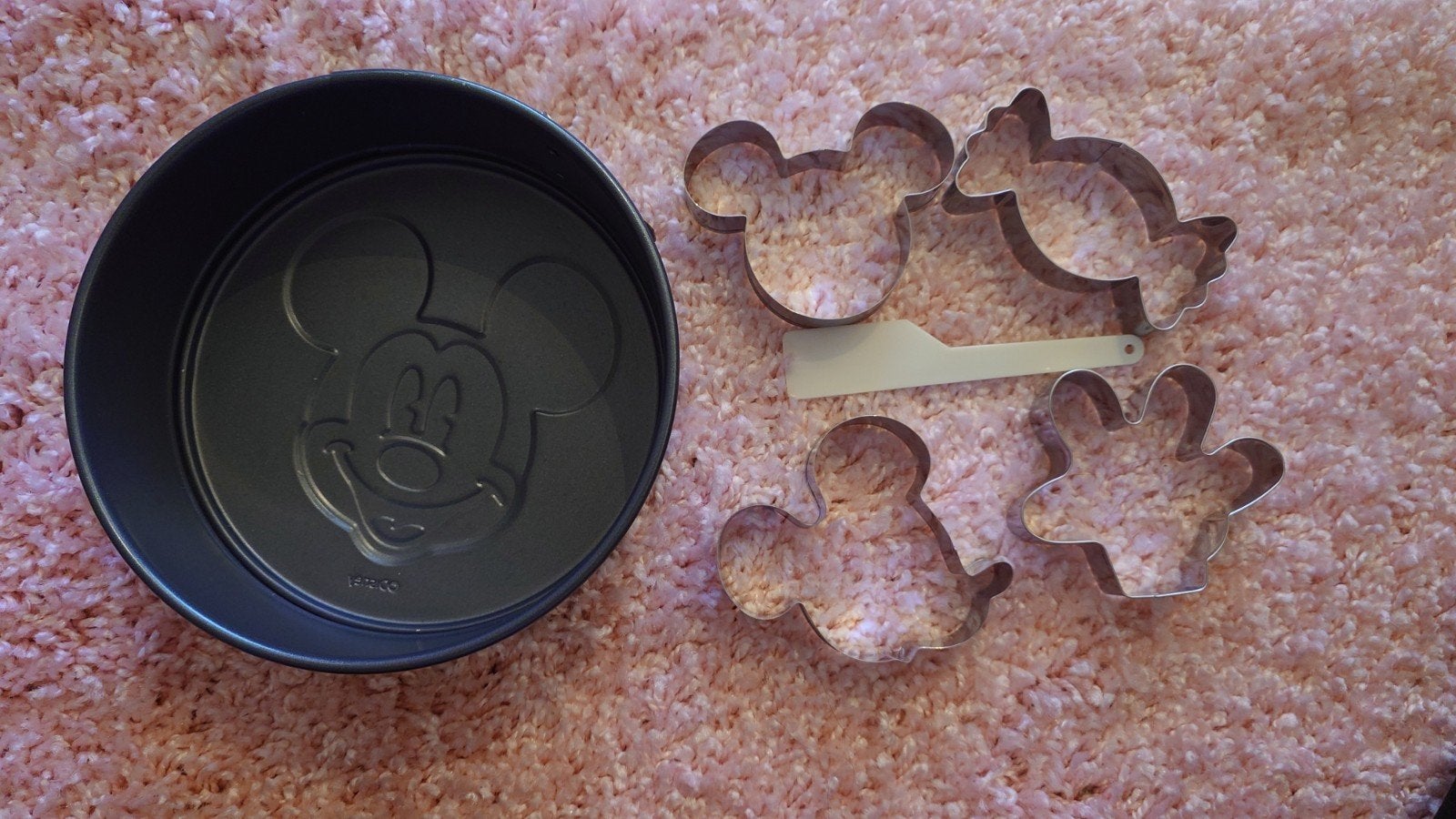 Mickey Mouse Bakvorm en Uitstekers Set, Huis en Inrichting, Keuken | Keukenbenodigdheden, Ophalen of Verzenden, Zwart, Metaal