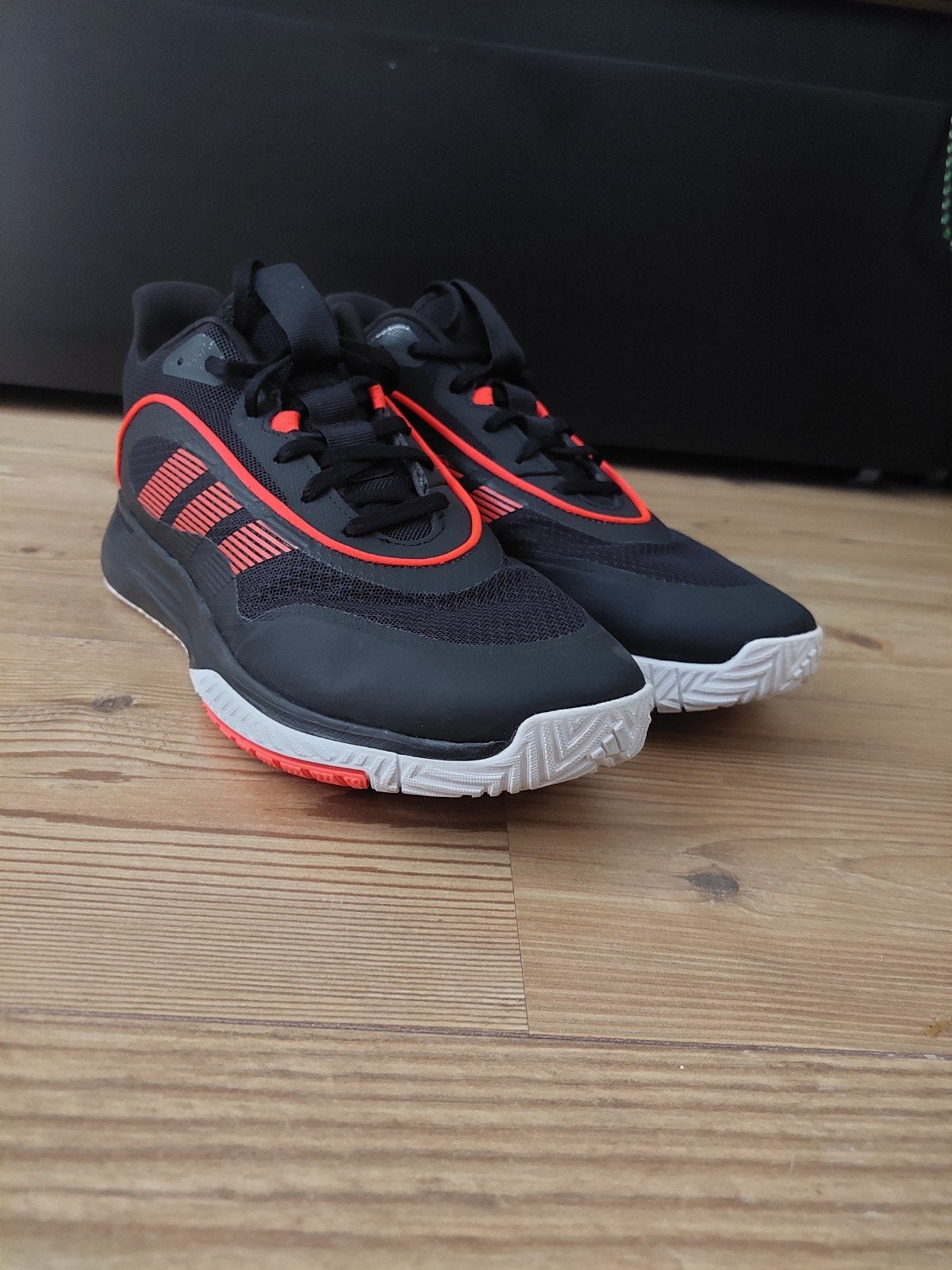 Adidas Ownthegame 3.0, Ophalen of Verzenden, Zo goed als nieuw, Adidas, Sneakers of Gympen
