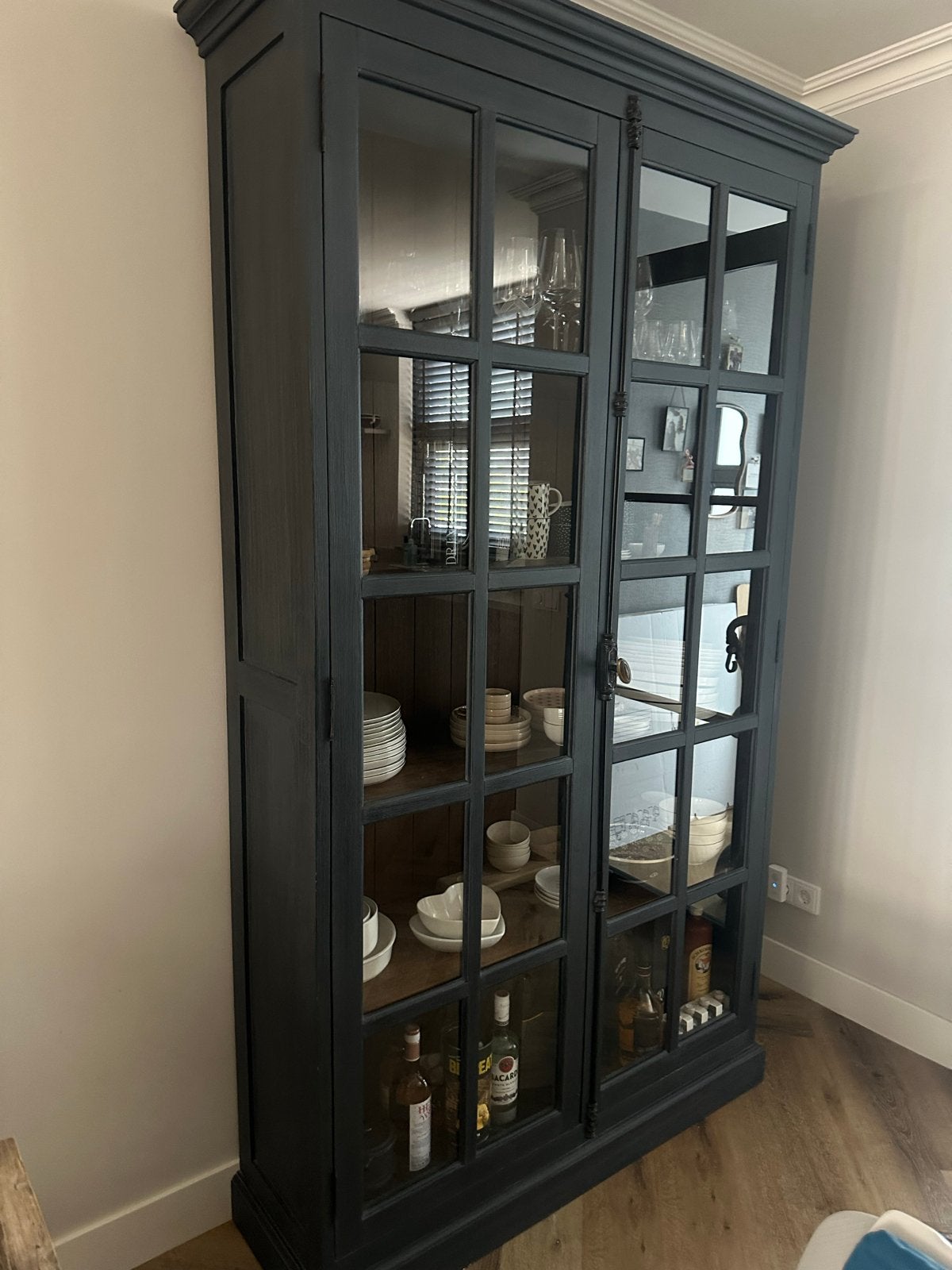 Whoon Servieskast 130x220 cm - Zwart/Donkergrijs, Huis en Inrichting, Kasten | Vitrinekasten, Ophalen, 100 tot 150 cm, 200 cm of meer