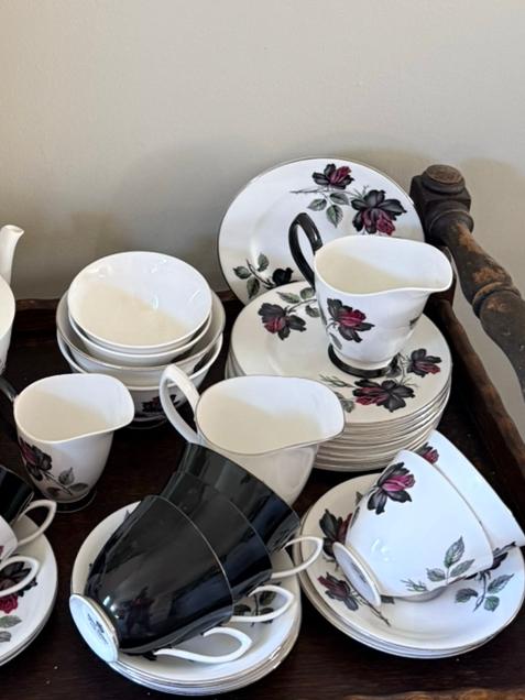 Royal Albert Masquerade compl antiek 9 pers porselein, Ophalen