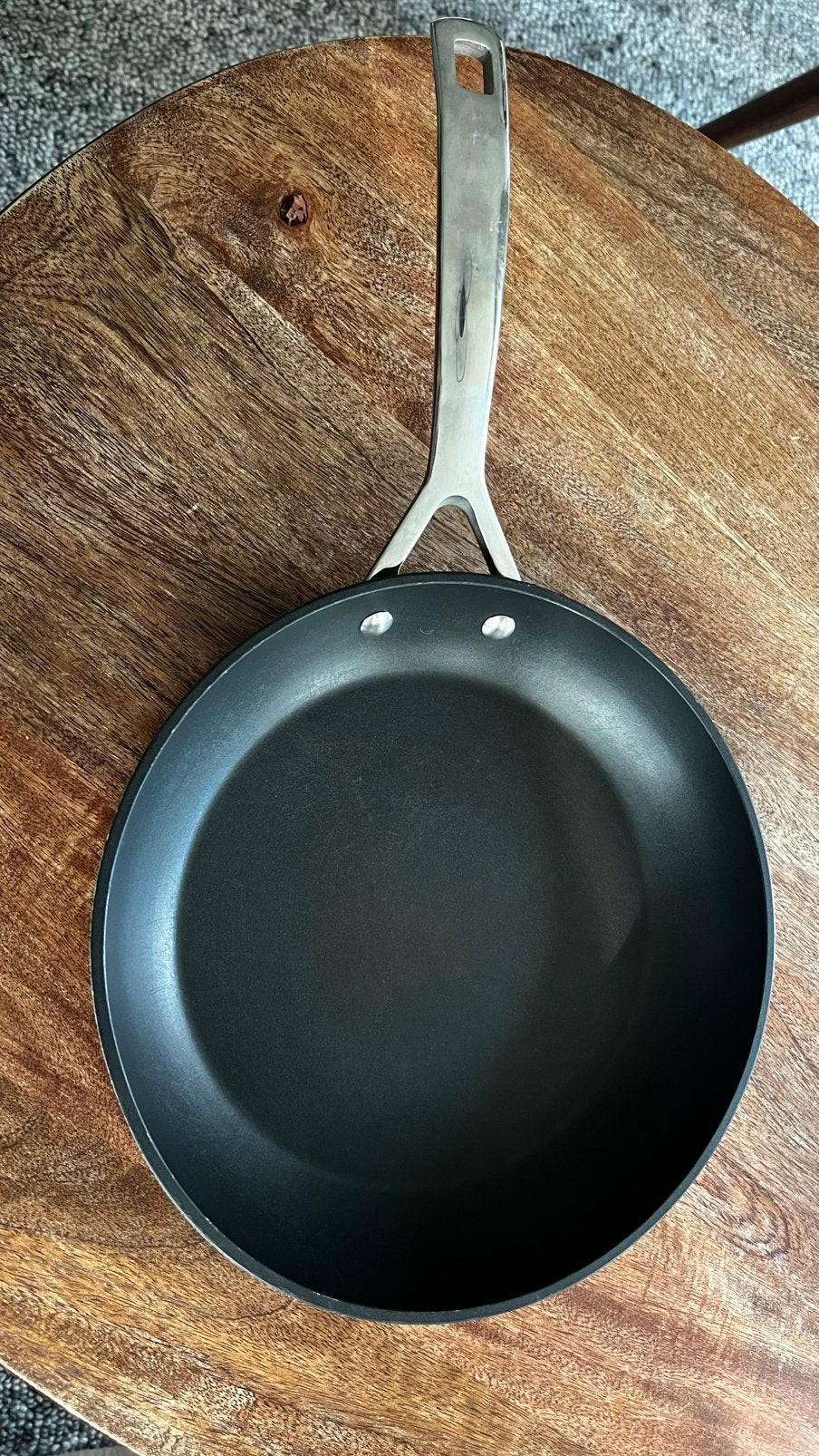 Le Creuset Frying Pan Ceramic 26cm, Huis en Inrichting, Keuken | Potten en Pannen, Ophalen of Verzenden, Zo goed als nieuw, Gietijzer