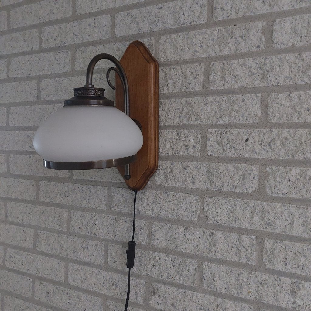 Vintage Wandlamp Brons / Melkglas / Hout, Huis en Inrichting, Ophalen, Zo goed als nieuw, Glas