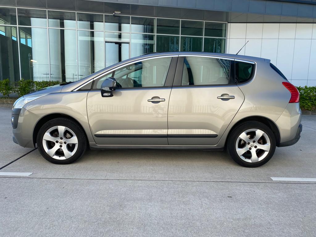 Peugeot 3008 1.6 VTi Première AIRCO/CLIMA/PDC/NAPPANO, Voorwielaandrijving, Stof, Gebruikt, Zwart