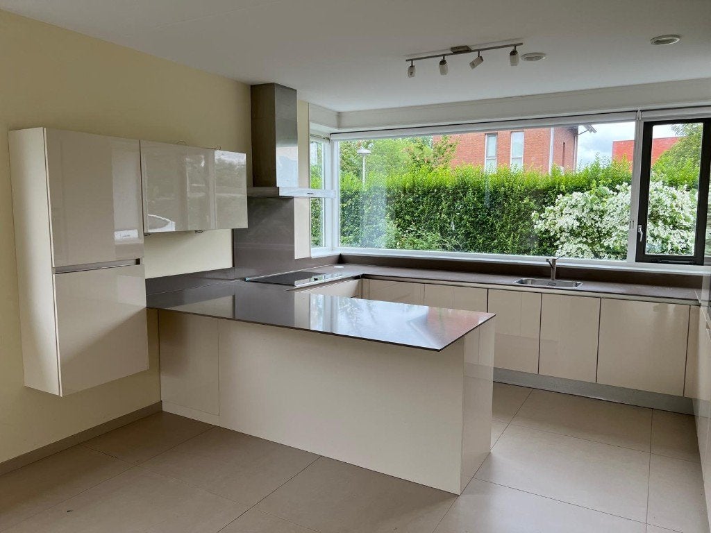 Moderne Complete Keuken met Inbouwapparatuur, Ophalen, Gebruikt, U-keuken, Met kookeiland